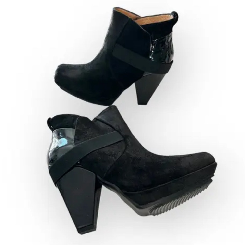 NWT Fluevog Astern Ankle Bootie